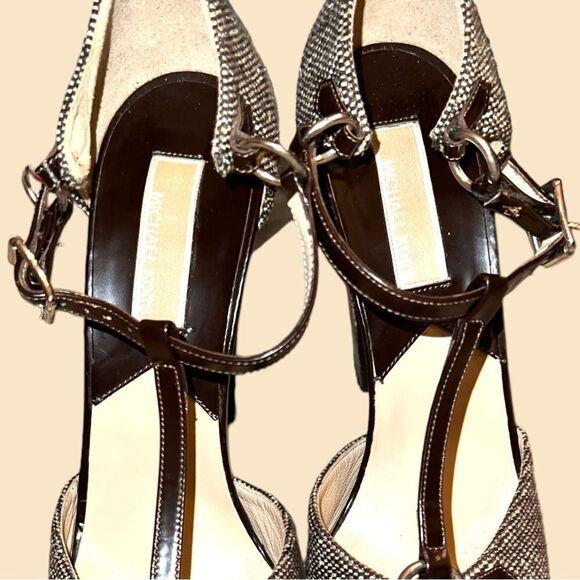 Michael kors adorable heels! Has that 40’s style! Brown and white tweed - Picture 6 of 9